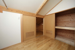 hkmt025