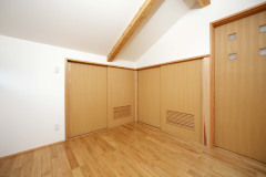 hkmt027